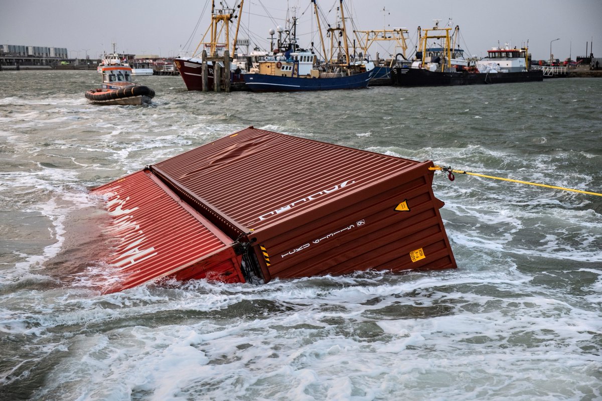 waddentweets's tweet photo. Wij hebben met @denoordzee en 13 partijen een brief gestuurd naar MSC. We zijn niet tevreden zijn over de afhandeling #containerramp. Verloren lading is nog niet opgeruimd, slechts een fractie ingediende claims vergoed. Lees hier de brief aan MSC: https://t.co/ND2qF35O35 https://t.co/4m3A19DCoU