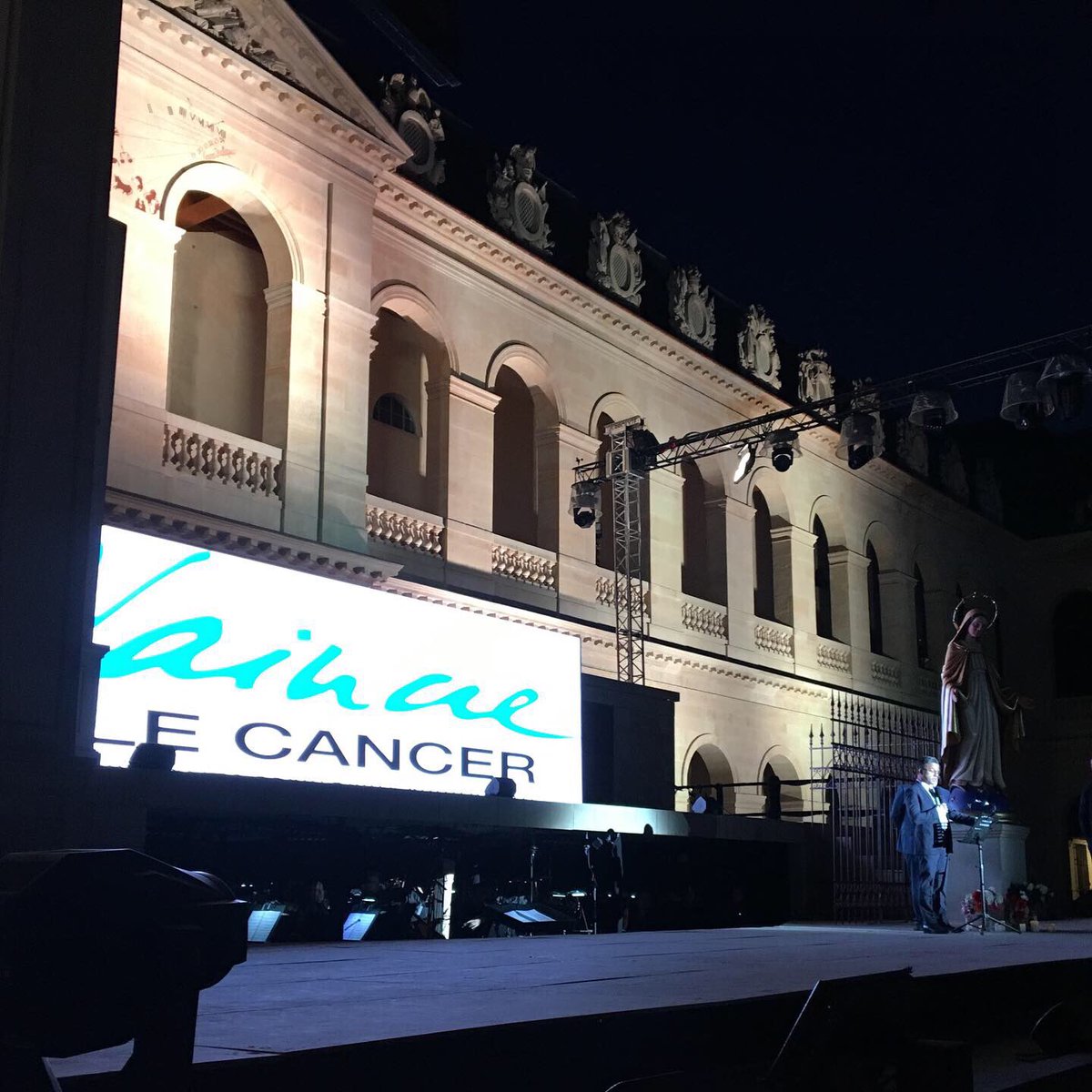 vaincrecancer's tweet photo. 🎼🎻 Dimanche soir c’était la soirée caritative @Operapleinair TOSCA pour @vaincrecancer aux Invalides. Une belle soirée d’été placée sous le signe de la générosité et du partage ✨🌙 #operaenpleinair #tosca #mécénat #vaincrelecancer https://t.co/A4C0aymzos
