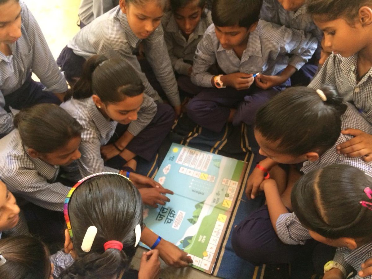 GuruJalGurugram's tweet photo. Engaging school children in innovative activities to sensitize them about #WaterConservation 

#WaterWarriors #GetWaterConscious #SaveWater #GuruJal #ConnectTheDrops #NavjyotiIndiaFoundation #JalSahaktiAbhiyan #JalShaktiMinistry https://t.co/MZGzt1HrIV