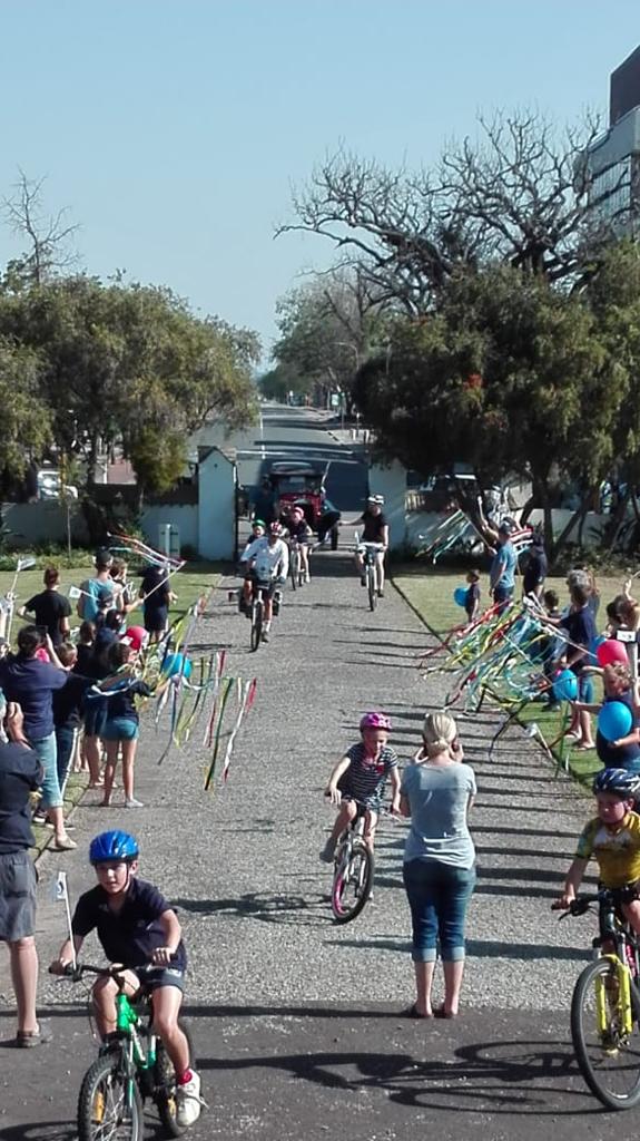 nazguide's tweet image. Like in fitness, you have to put in the work to become better at doing business!! 📸: Louise Nelson v Rensburg.
@tonynelson4u