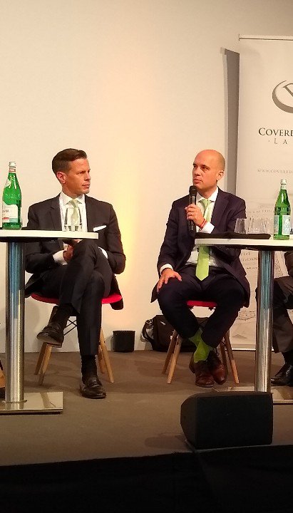 As our ties and socks prove, there are different shades of green, @pfandbriefbanks' Sascha Kullig tells <a href="/EMF_ECBC/">EMF-ECBC</a> plenary in explaining rationale for introduction of #GreenPfanbrief minimum standards. #CoveredBonds #EEMActionPlan #GreenBonds