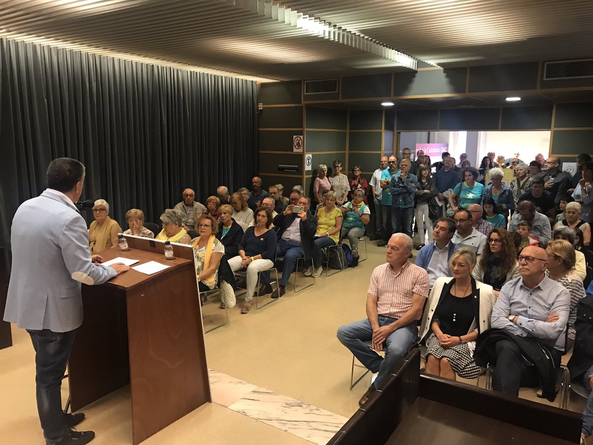 ViladeSalt's tweet photo. Comença l’acte institucional de la Diada de Catalunya a Salt amb el parlament de l’alcalde @vinasxifra 

#ViuSalt #Salt #Diada19 https://t.co/otDEpagxxN