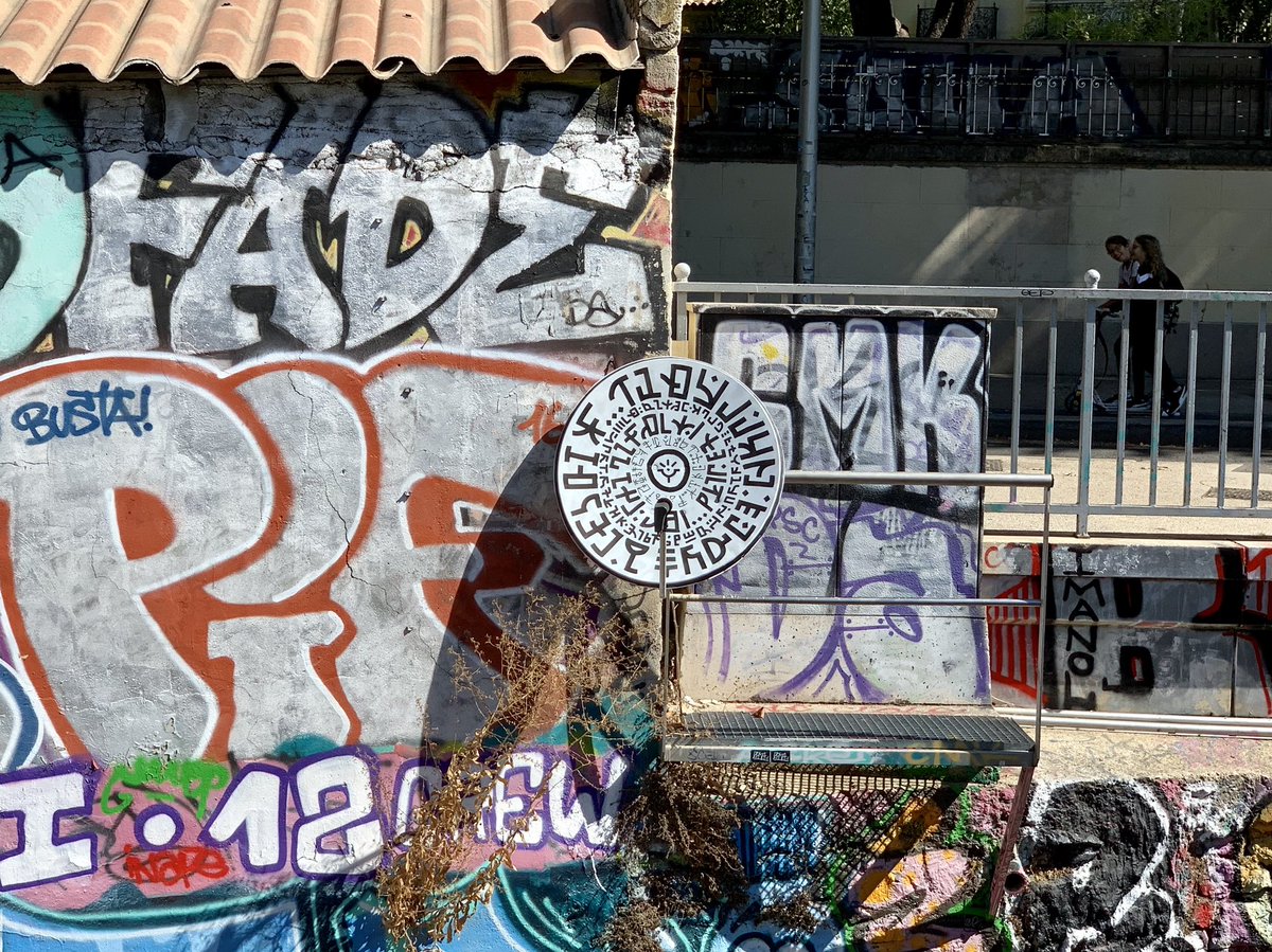 cedricnithard's tweet photo. Parabole façon #NoLuck #Montpellier #Verdanson #Streetart https://t.co/oAQJGXviza