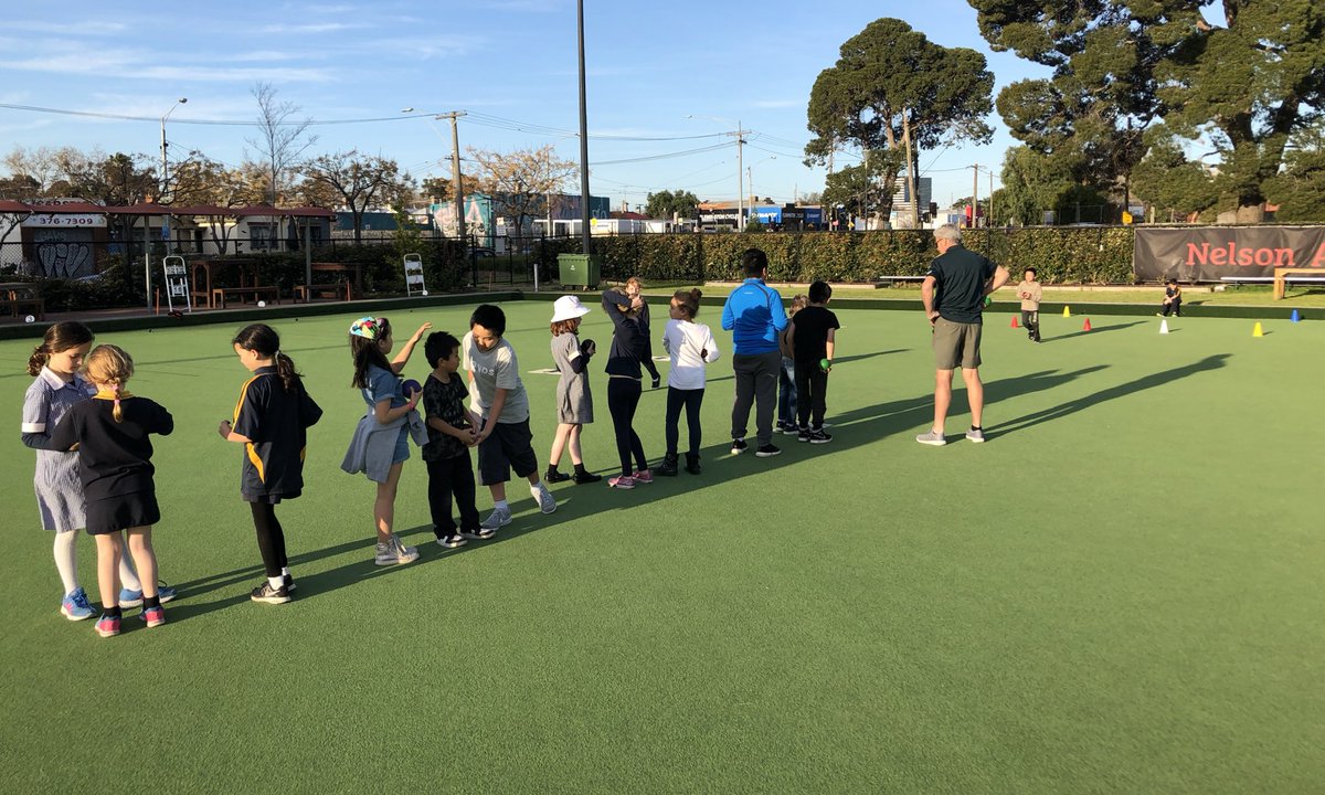 Great to see the <a href="/BowlsVictoria/">Bowls Victoria</a> #rollup program in partnership with <a href="/VicHealth/">VicHealth</a> is rolling out lots of goals with 18 local juniors joining in the fun of learning to bowl tonight at FlemKen BC <a href="/cityofmelbourne/">City of Melbourne</a> <a href="/BowlsAustralia/">Bowls Australia</a>
