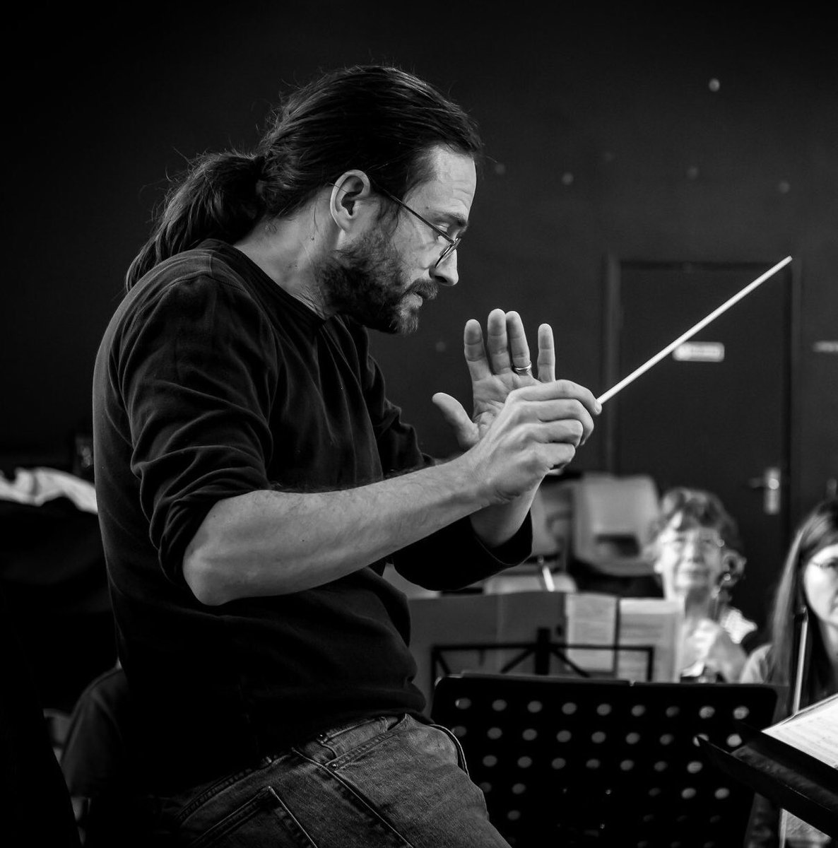 JKAConductor's tweet photo. In full crossover mode rehearsing with @MiaAndTheMoon for their set with @LeicesterSymph at @demontforthall on 22 Sept!
Beautiful, atmospheric rehearsal shots from @digi_mechanic https://t.co/A5D6cs6dP5