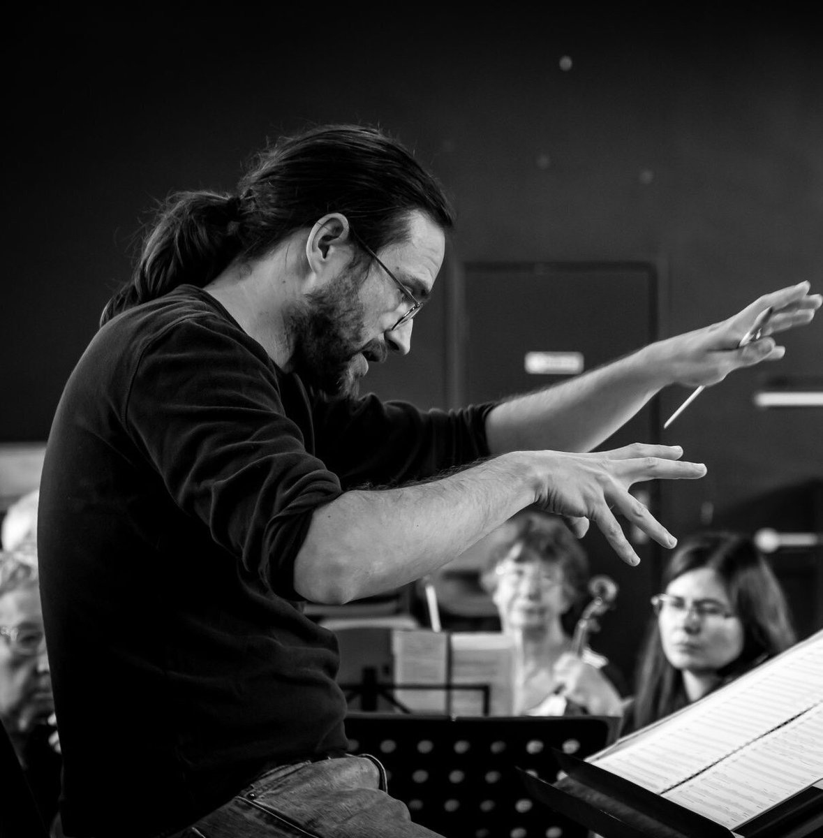 JKAConductor's tweet photo. In full crossover mode rehearsing with @MiaAndTheMoon for their set with @LeicesterSymph at @demontforthall on 22 Sept!
Beautiful, atmospheric rehearsal shots from @digi_mechanic https://t.co/A5D6cs6dP5