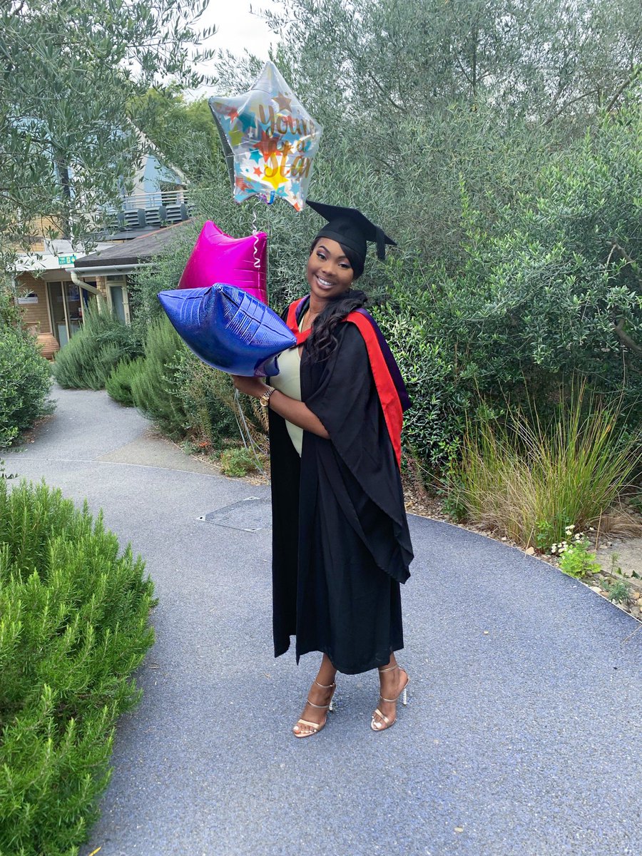 LamieLDN's tweet image. Brains , Beauty &amp;amp; Bars ? Now tell me ... Who gon handle me ?  #IssaGraduate 🎓