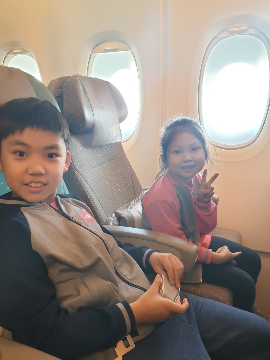 renazzim's tweet photo. Hi @Kangaroos19CPS @rosellas2019CPS
 Ronnie n Dana visited  Grandma house's in South Korea. They enjoying fun and nice korean meals every day. See you guys after 5week. https://t.co/YfjF55dme0