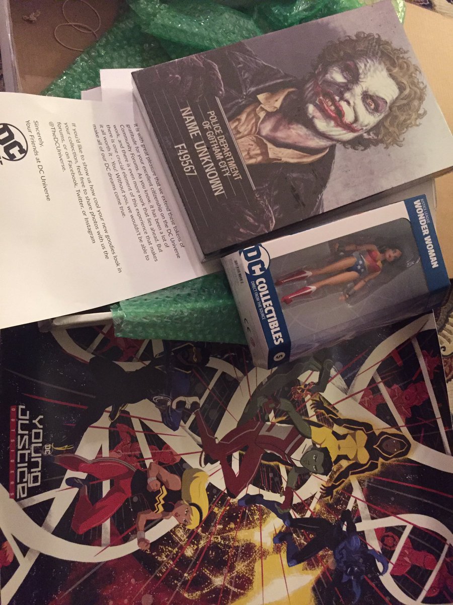 ChristoWhit's tweet photo. Amazing box of swag delivered today from the incredibly generous folks at @TheDCUniverse.  Thank you, AJ and Mods! #DC4Eva https://t.co/qccl97uDzh