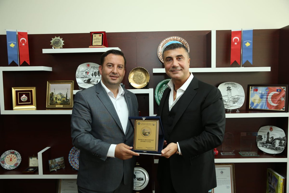 sedat_peker's tweet photo. KOSOVA ZİYARETİM, SELAM OLSUN TÜM EVLAD-I FATİHANLARA..

YAZININ DEVAMI İÇİN: https://t.co/VJcZa3ALW8 https://t.co/AyvcJomHHW