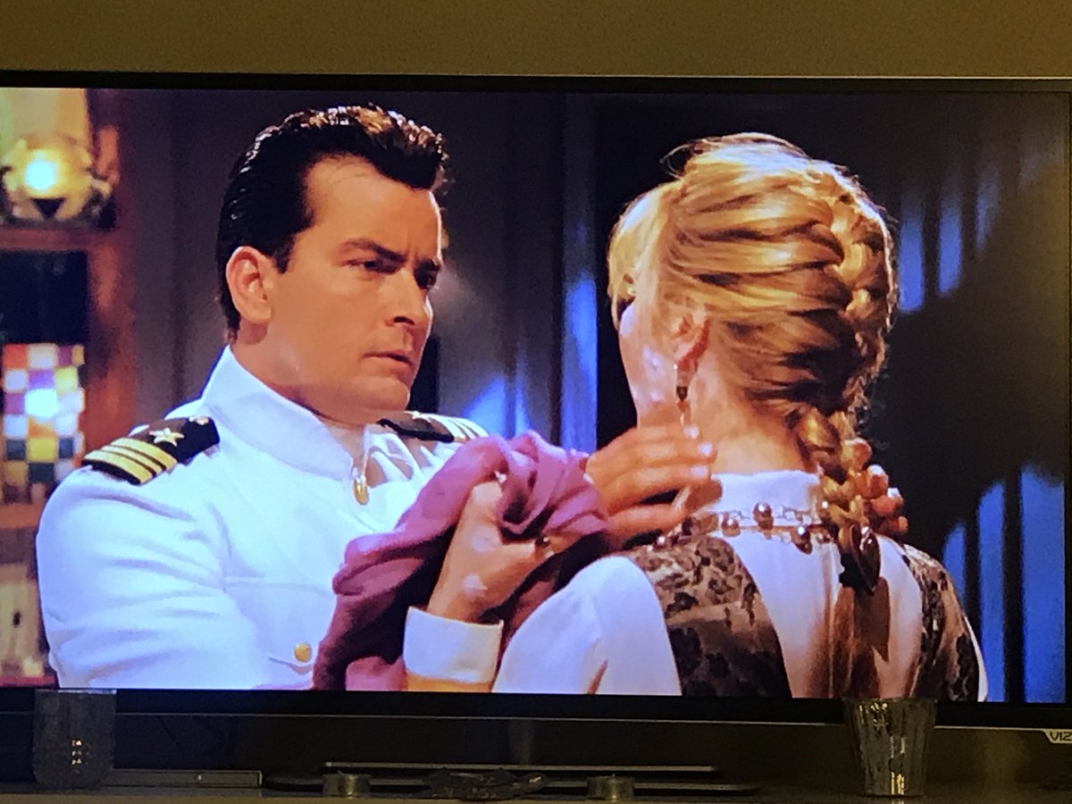 SandraAbadia88's tweet photo. Episode 23 Season 2 (#47): Phoebe catches #ChickenPox just as an old flame (#CharlieSheen) arrives in town on leave from the Navy #Friends #Friends25 #Contest #DreamJob @FrontierCorp https://t.co/fvU3DsAbZ8