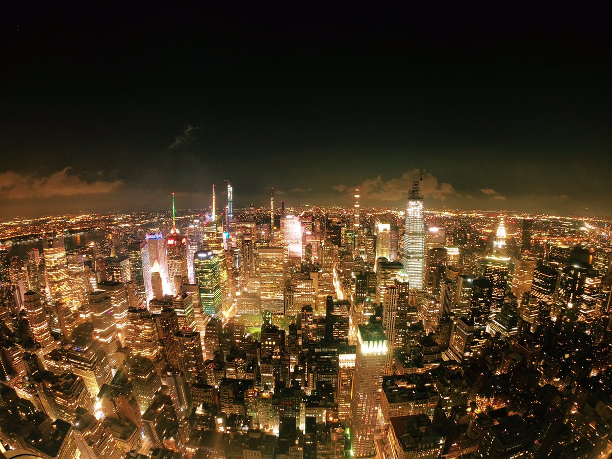 O Xrhsths ショータロー 自転車とアウトドアライフ Sho Sto Twitter ニューヨークの夜景 エンパイアステートビルから望む ニューヨーク マンハッタンの夜景 Empire State 帝国州 とは良く言ったものだ これが世界の中心 これが世界１の街 世界の中心