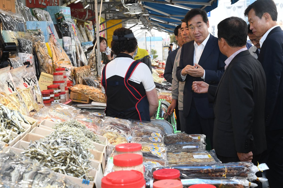 추석 안전대책 현장점검. 충남 대천항. 해양경찰청 현지 파출소, 여객선터미널, 여객선의 이곳저곳을 살폈습니다. 당국의 대처도, 국민의 의식도 많이 좋아졌습니다. 그래도 철저히 대비해야 합니다. 수산시장을 둘러보고 매운탕으로 점심.