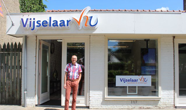 'Ik ben geen commercieel beest', zegt Marcel Vijselaar WIERINGERWERF Voor onze rubriek 'Tien vragen aan...' kwamen we terecht bij Marcel Vijselaar (56). Hij is geboren en getogen in Wieringerwerf. Met Lyjan Kuipers is hij al 25 jaa... twib.in/l/gEoEbrqa4kke via <a href="/WieringerCournt/">WieringerCourant.nl</a>