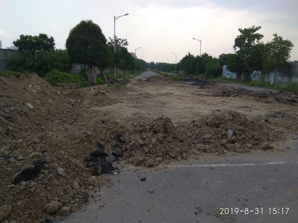 #RoadtoPlot
#ParktoPlot
#GreaterFaridabad
#SmartCity 
@CJI_SC
@PMOIndia 
@narendramodi 
@cmohry 
@BJP4India
@ZeeNews
@timesofindia
@ApproachRoad 
Greedy builder BPTP has converted all the Parks into Plots. Now converting Roads into Plots. How did we stay here? We need justice.