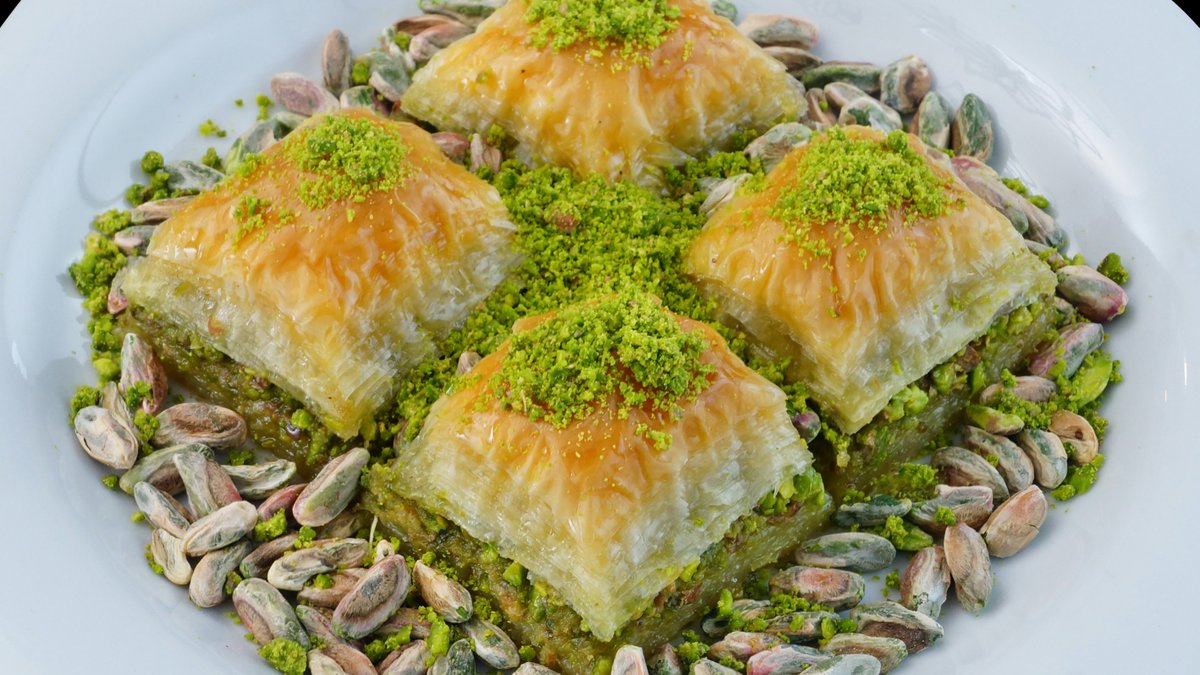 Çekilişşşşşş🎈 
18 Ekim Çarşamba gününe kadar bu tweeti RT yapıp hesabımızı takip eden 1 kişiye Türkiye’nin dört bir yanına göndereceğimiz gerçek Gaziantep baklavası hediye edeceğiz🤗
Şansınız bol,baklavanız çok olsun 😋

#baklavacımuratusta #baklavacimuratusta