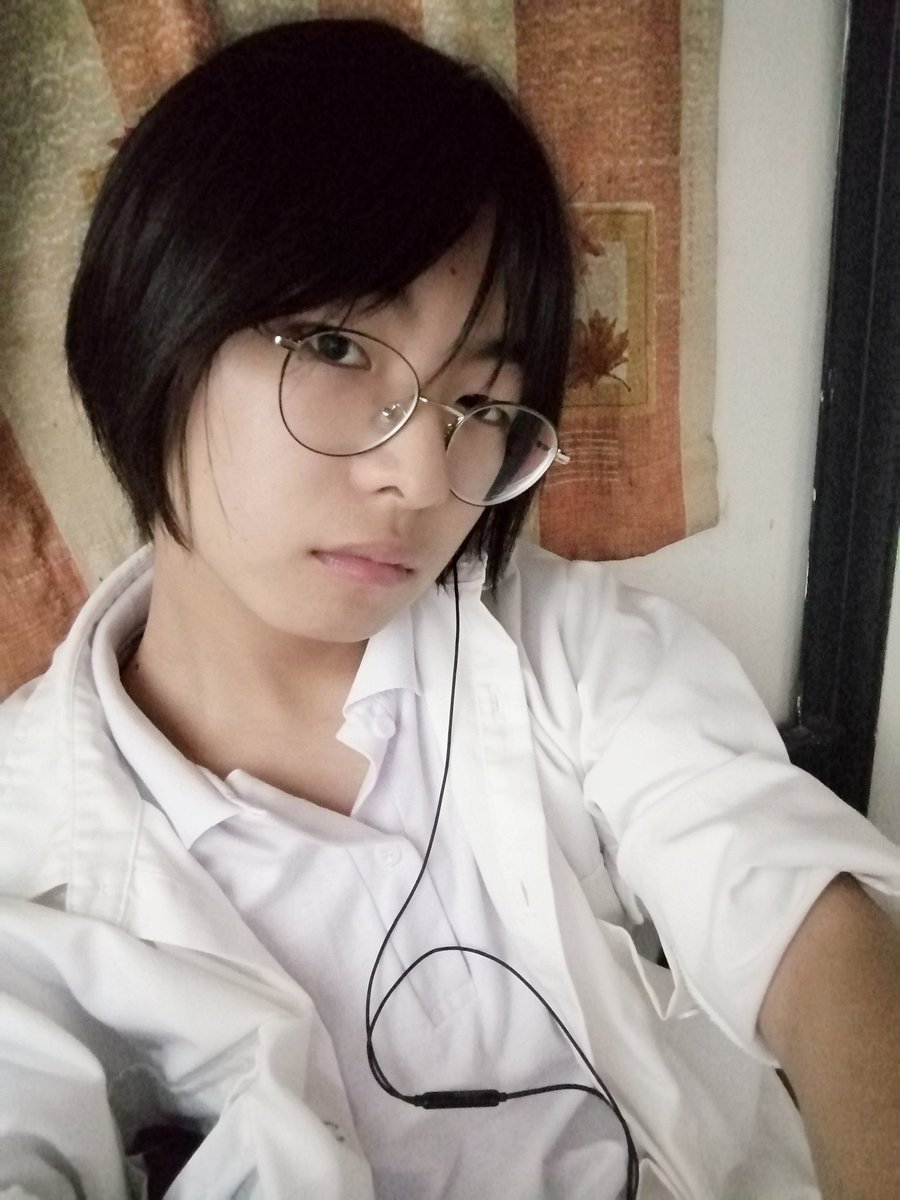 无聊的生活，让人日渐颓废
#男娘 #伪娘 #中性 #中学生 #素颜