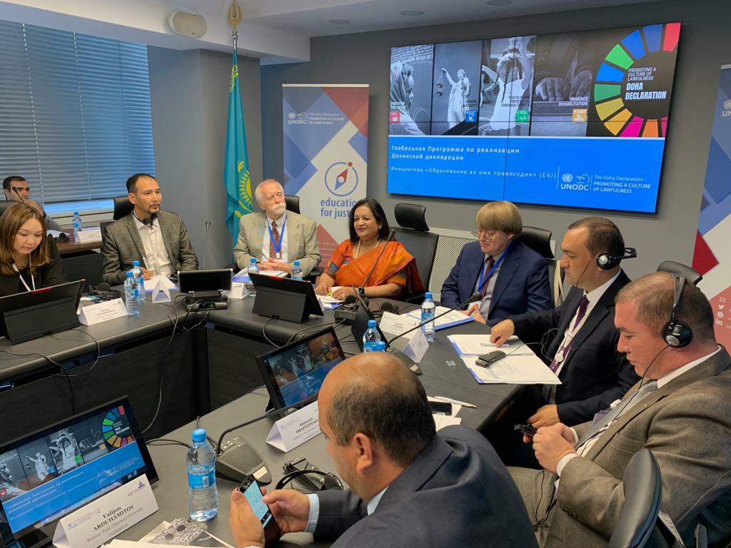 UNODC_ROCA's tweet photo. University teachers & policymakers from all Central Asian countries & international experts gathered to inspire change together.
@UNODC_ROCA
& #E4J Initiative organize Expert Workshop on #Counter_Terrorism_Firearms modules, hosted by #KIMEP University in Almaty🇰🇿.
#TertiaryEdu https://t.co/lHq7TpPsVz