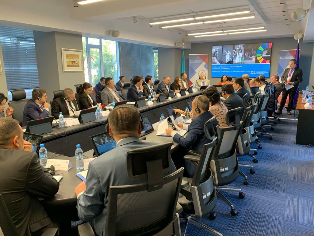 UNODC_ROCA's tweet photo. University teachers & policymakers from all Central Asian countries & international experts gathered to inspire change together.
@UNODC_ROCA
& #E4J Initiative organize Expert Workshop on #Counter_Terrorism_Firearms modules, hosted by #KIMEP University in Almaty🇰🇿.
#TertiaryEdu https://t.co/lHq7TpPsVz