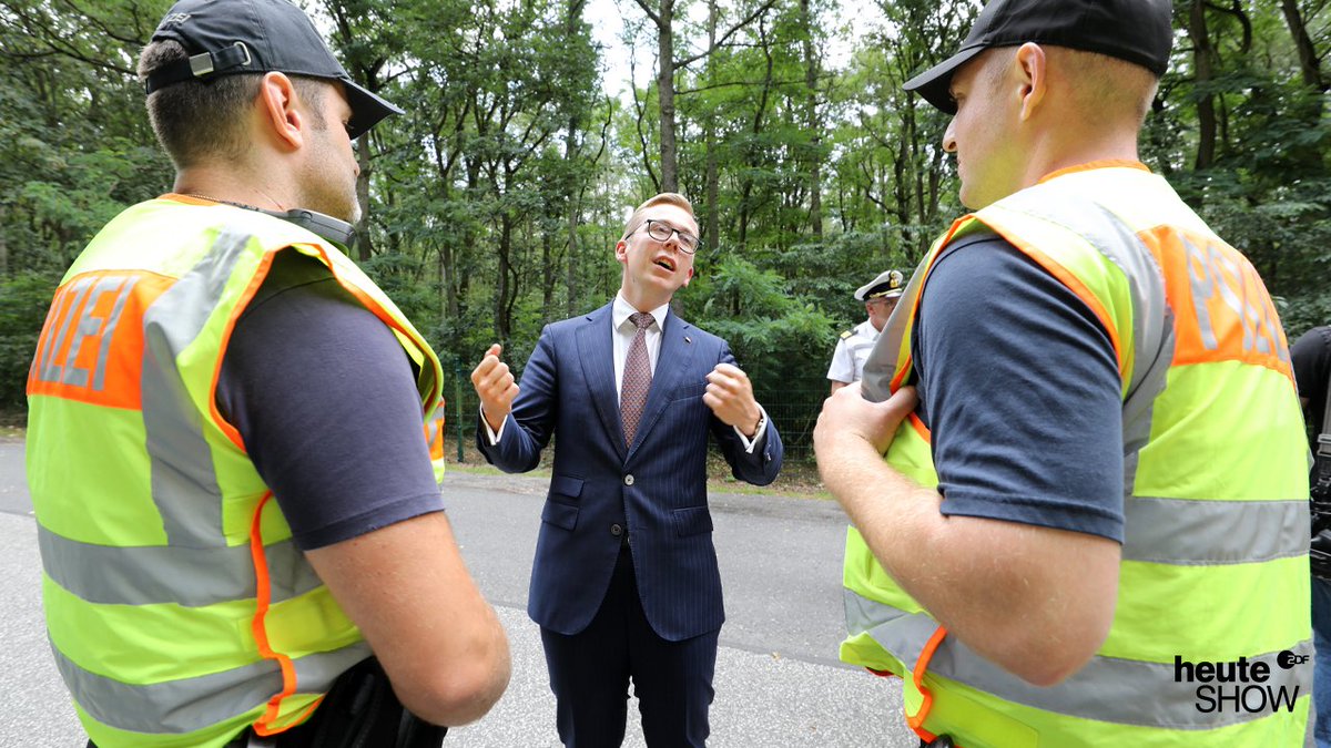 „Sie sind hier, weil ich Rezo fast zerstört hätte, oder!? SO NEHMEN SIE MICH FEST, WENN ES FALSCH IST, SEINE PARTEI ZU VERTEIDIGEN!“