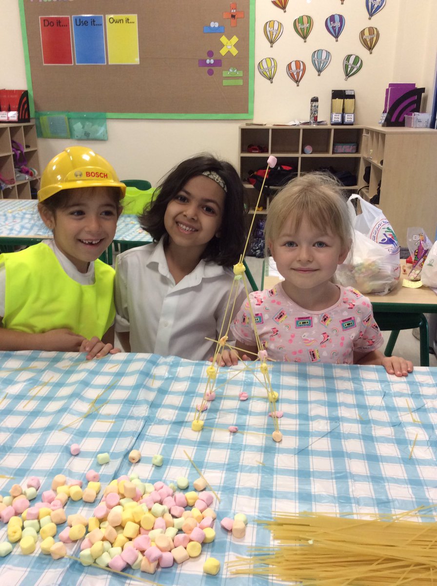 JPS_Year2's tweet photo. Construction day in @JPS_Year2 #JPS2E Can you build a tower from only pasta and marshmallows? #ConceptCurriculum #TheChoiceIsYours https://t.co/zEiMrhhhVk
