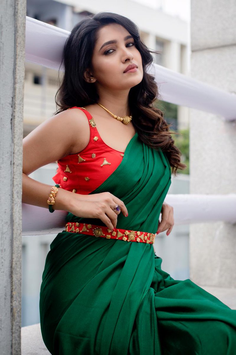 ComCvtv's tweet photo. Modern Beauty Actress #VaniBhojan Latest Photoshoot Stills

Shot by @kiransaphoto 

@vanibhojanoffl @teamaimpr https://t.co/cf6Eq6k4OO