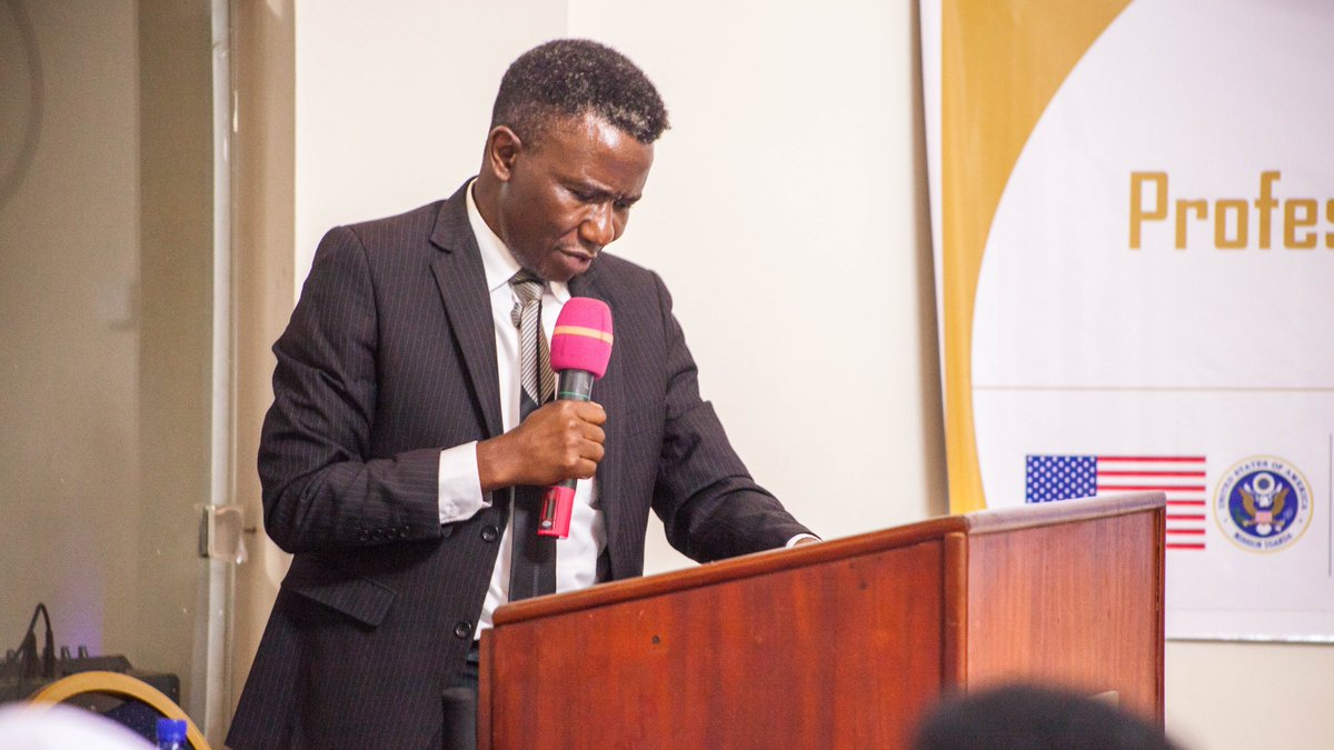 TrustAwt's tweet photo. We capped off our two day workshop with a public dialogue that dared to question; is literature is useless?

#AWTat10 #TPW #TheMakubuyaBook

@GZ_Kampala @usmissionuganda @networkersea https://t.co/ylBYXObKQ2