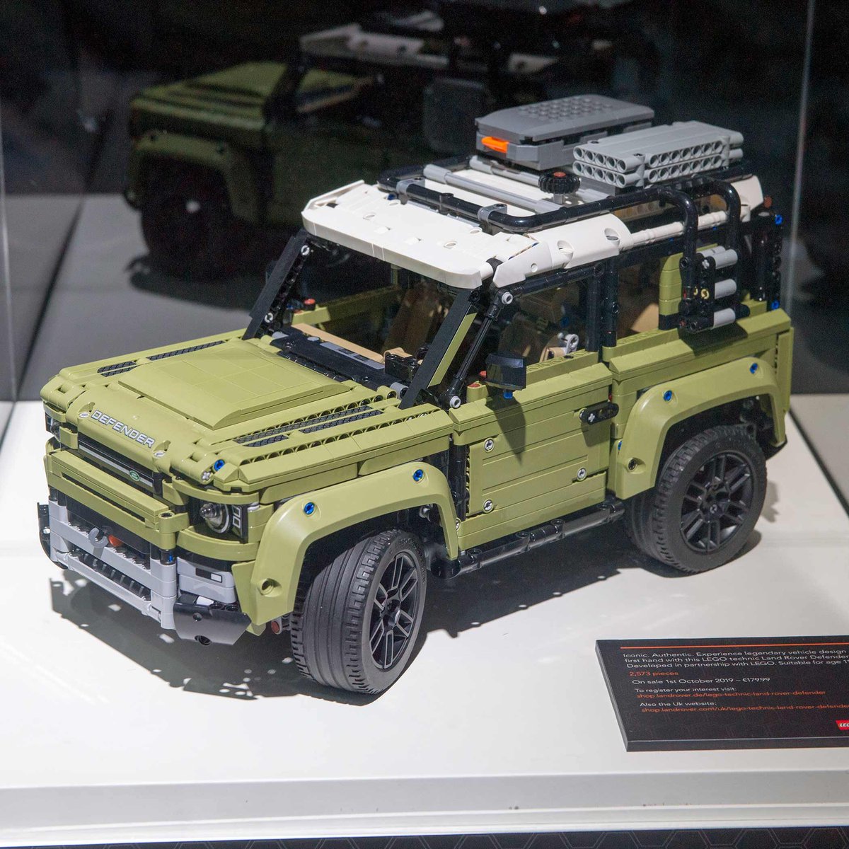 LandRoverOwner's tweet photo. Lego new Defender confirmed - the 2573-piece set goes on sale on 1 October #NewDefender https://t.co/CwLfSpWeqm
