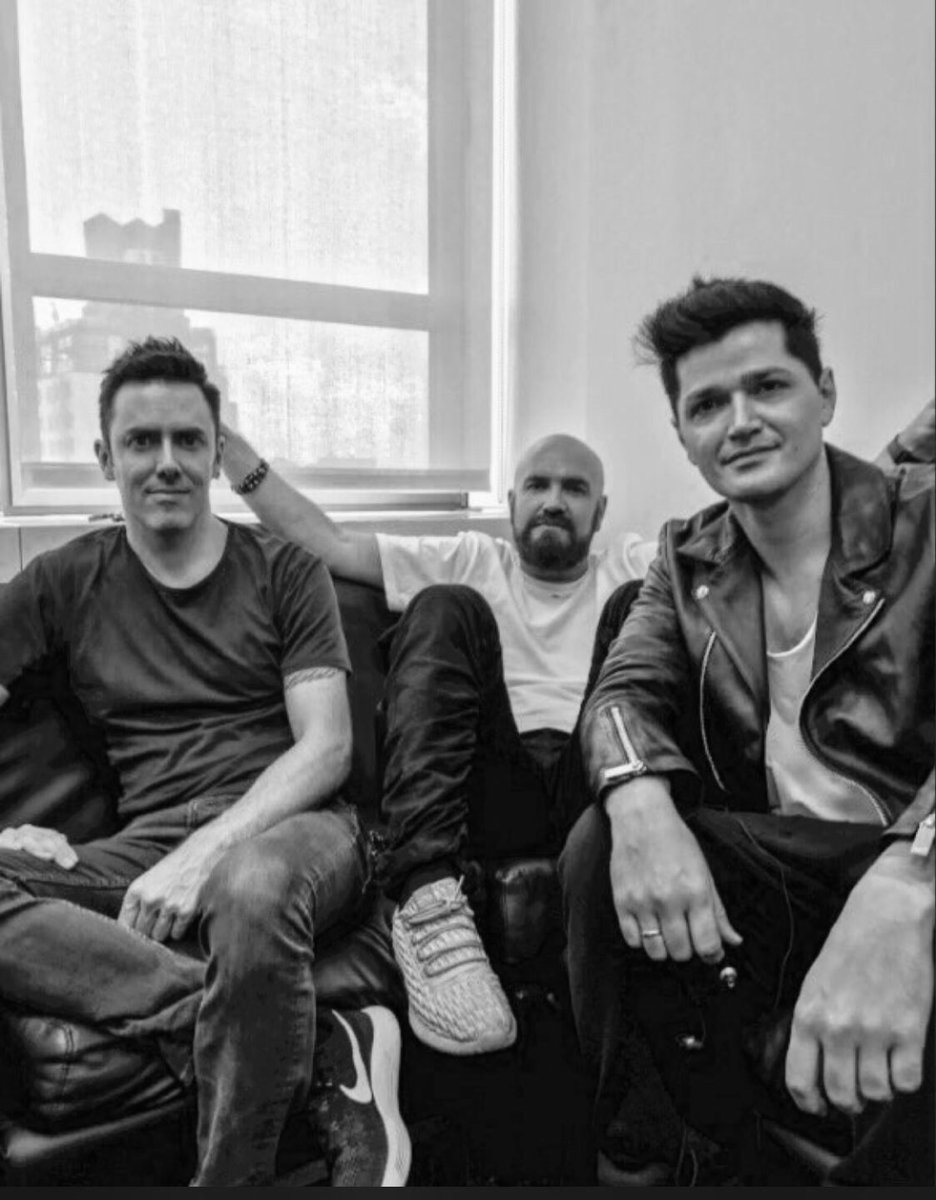 Catheri33297324's tweet image. Happy Wednesday 😃my favs❤️😘 @thescript @TheScript_Danny @GlenOfThePower hope u hav a gr8 day whatever u do 2 day👀😍😎 #TheScriptStudio 🎶🎸🎤🎧🥁✍🏻Big Love❤️hav fun n stay safe🙏🏻🌍🌎🌏😘 #TheScriptFamily ❤️ #ArmsOpen🙌🏻❤️ #Always ❤️👊🏻 #1daynearer 👀