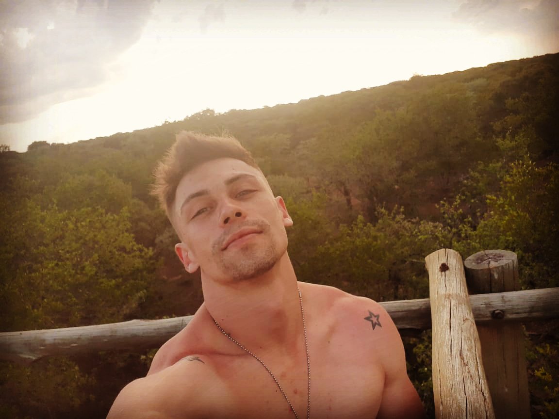 MrLaReeRee's tweet photo. @driaanbruyns1 #HotHunk #SexyliciousGuy #ManCrush #Hottylicious #Gaylicious πππππππππππππππππππππππππππ https://t.co/QVK4IgvsA2