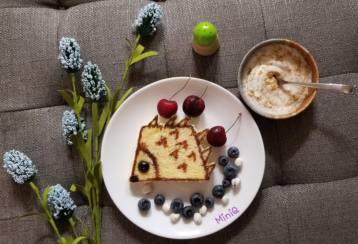 miniqgallery1's tweet photo. ๐ฆLittle Hedgehog .
.
Breakfast Idea for Kids
Sweet egg bread with dark maple syrup
Yogurt with ground flexseed
Yogurt raisins
Fruit:blueberries, cherries .
.
.
#food
#funbreakfastforkids
#littlehedgehog
#blueberriesaregoodforyou
#sweetcherries
#sweeteggbread
#maplesyrup https://t.co/QcsGHCF1Fl