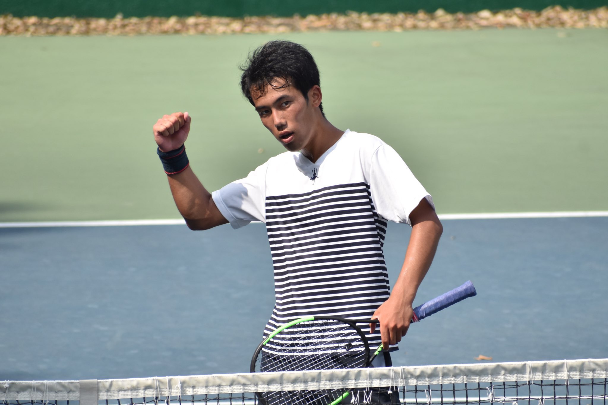 スポーツ法政新聞会 テニス 関東大学リーグ 対早大 慶應大学日吉キャンパス内テニスコート 男子シングルス S3賀川稜太２ー０ 6 4 6 4 白石光 要所での集中力が光り 夏関シングルス覇者にストレート勝利 法政 テニス T Co