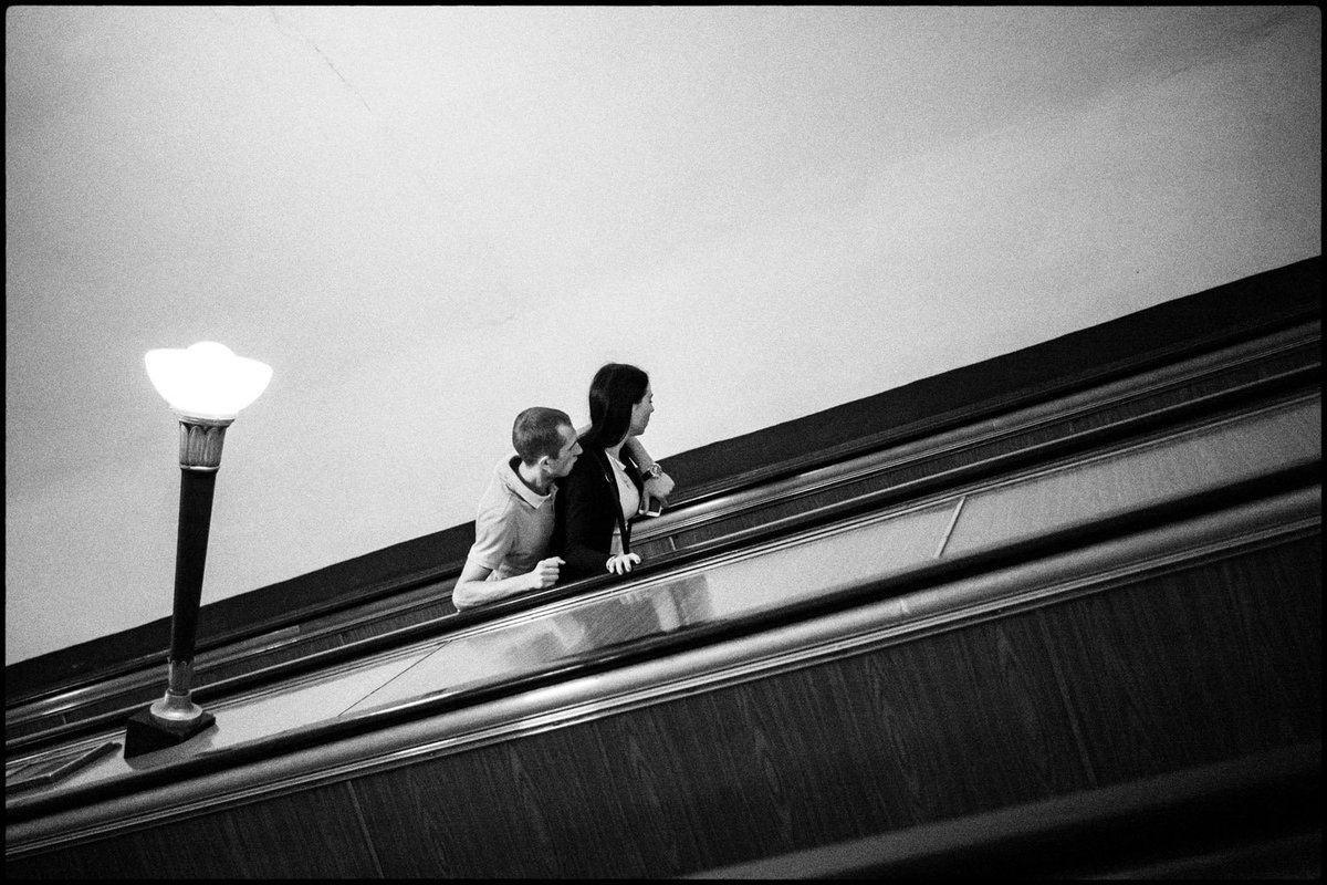 Stef_Burlot's tweet photo. La série [#escalators_sb] est de retour cette semaine ;)
Je t'aime moi non plus - #Moscou, août 2019.
https://t.co/l1pmYqhHGs
#Metro #subway #metrogram #subwaygram #moscow #love #amour #couple https://t.co/dHKOMzbJn9