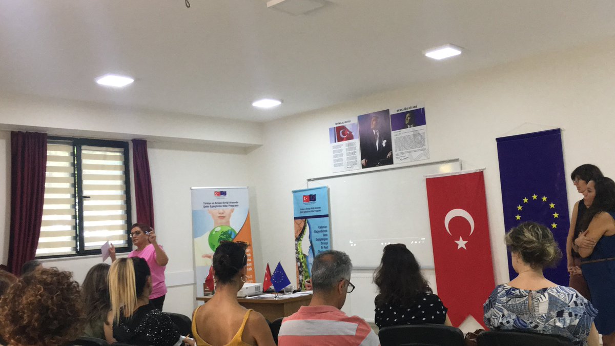 CankayaAB's tweet photo. 30 Temmuz'da Çankaya Belediyesi Esat Çankaya Evinde gerçekleştirdiğimiz eğitimimizle birlikte Çankaya Evleri yöneticilerine iklim değişikliğini, evde ve iş yerlerinde yapılabilecek bireysel tasarruf önlemlerini ve ekolojik ayak izini anlattık.
#sehireslestirme #towntwinning https://t.co/sGVP3qRiAN