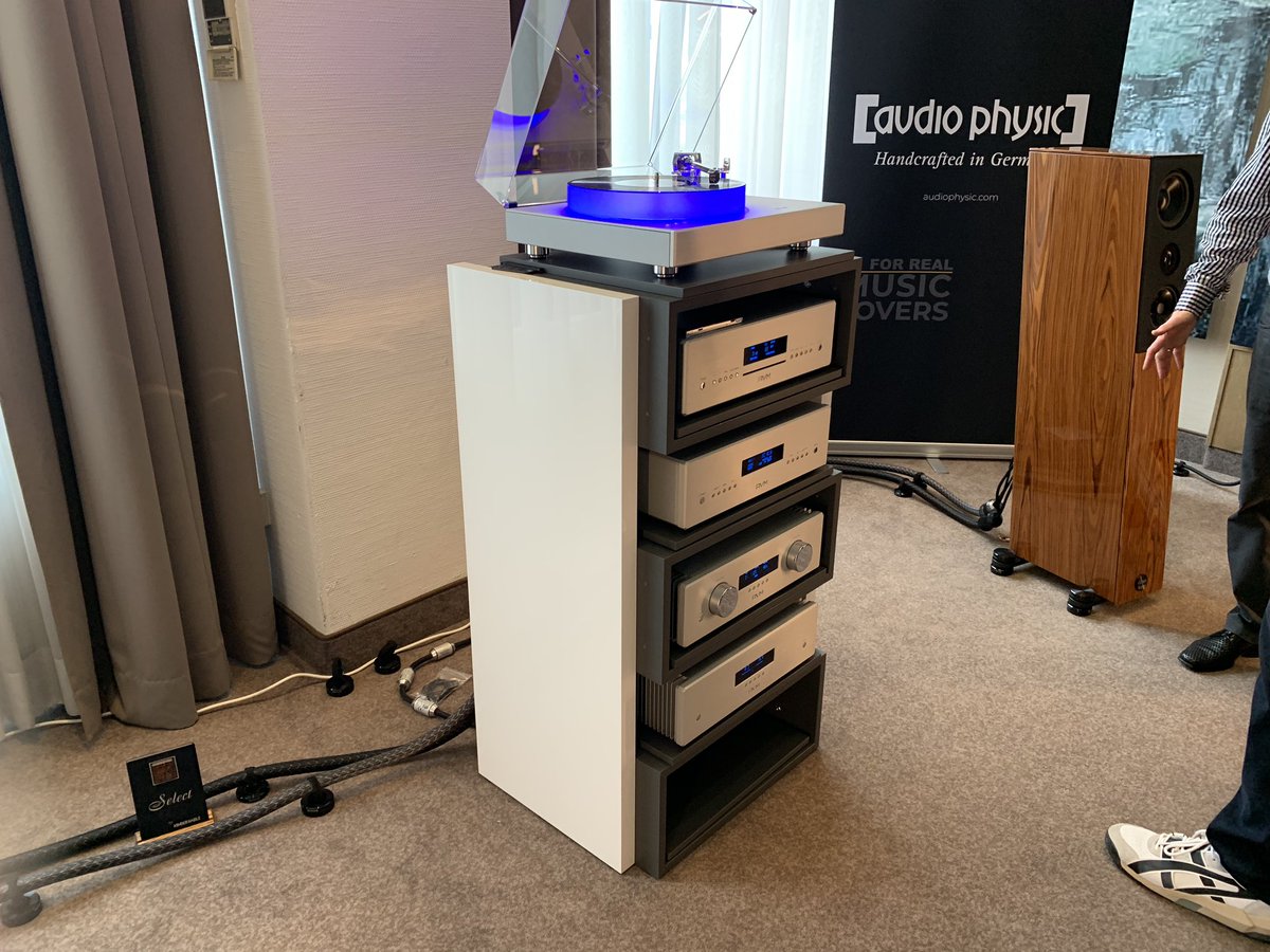 litemagazin's tweet photo. Sophisticated design, selected materials, great craftsmanship and awesome sound: Audio Physic Codex, spotted at Sueddeutsche Hifi-Tage 2019 in Stuttgart.
#litemagazin #sdht #sdht2019 #sueddeutscheht
https://t.co/jPxxNZfcAt https://t.co/hxEhI50ZEK