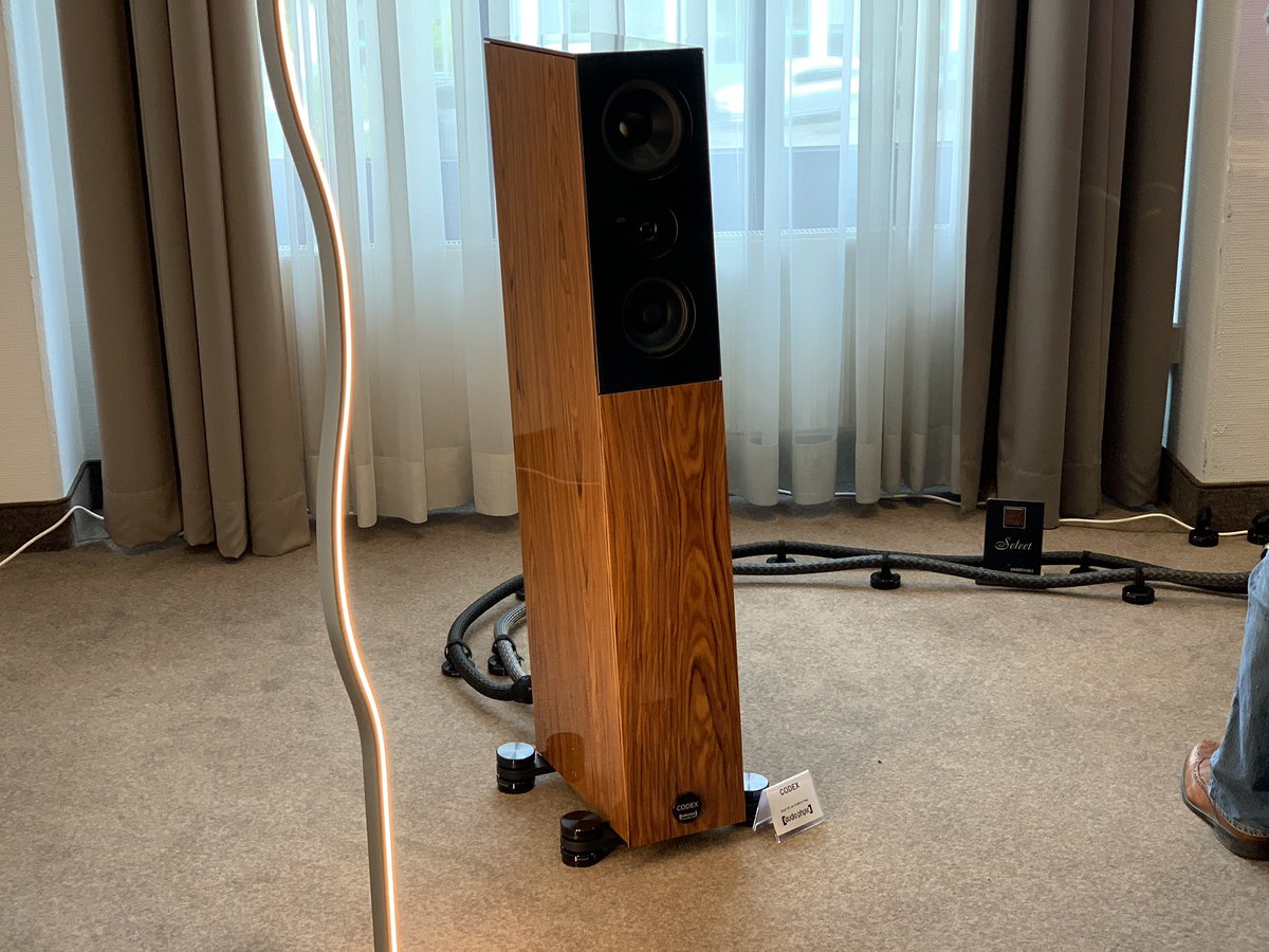 litemagazin's tweet photo. Sophisticated design, selected materials, great craftsmanship and awesome sound: Audio Physic Codex, spotted at Sueddeutsche Hifi-Tage 2019 in Stuttgart.
#litemagazin #sdht #sdht2019 #sueddeutscheht
https://t.co/jPxxNZfcAt https://t.co/hxEhI50ZEK