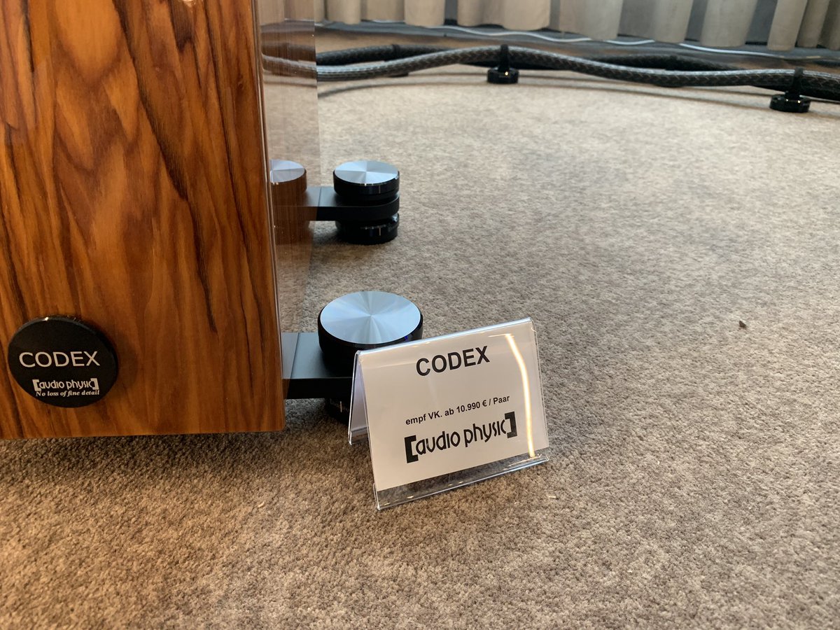 litemagazin's tweet photo. Sophisticated design, selected materials, great craftsmanship and awesome sound: Audio Physic Codex, spotted at Sueddeutsche Hifi-Tage 2019 in Stuttgart.
#litemagazin #sdht #sdht2019 #sueddeutscheht
https://t.co/jPxxNZfcAt https://t.co/hxEhI50ZEK