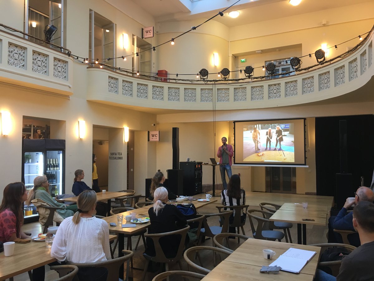 SofiaFutureFarm's tweet photo. #FarmersBreakfast is on! Fascinating insights and stories about the power of the community by @JaakkoBlomberg. #sofiafuturefarm #coworking #torikorttelit #breakfast #goodmorning #Helsinki https://t.co/Lhbrj5SMZU