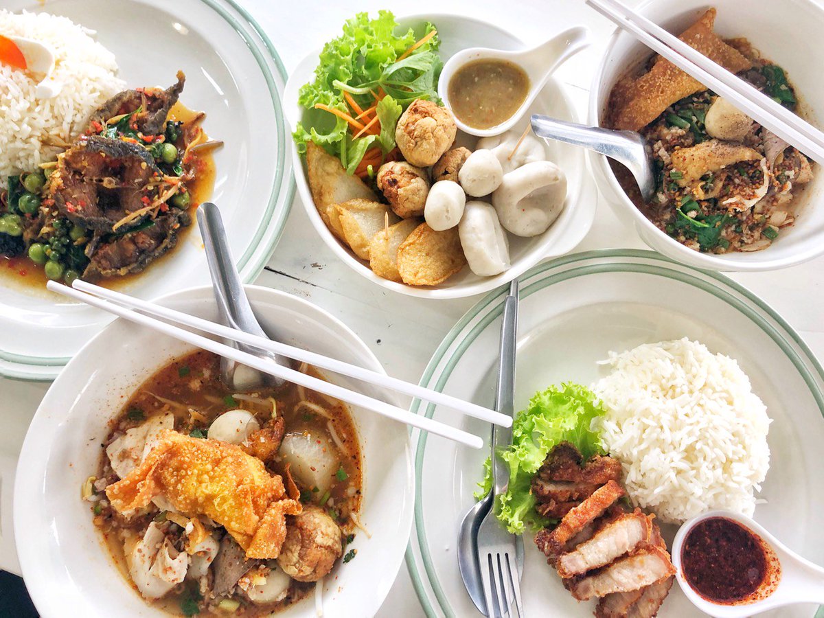 seeamp's tweet photo. “ร้านอัญชันก๋วยเตี๋ยวสามช่า” เราอยู่แถวนี้พอดี เห็นรีวิวในทวิตหลายคนเลย วันนี้ขับรถผ่านเลยแวะมากินดู อร่อยทุกอย่างเลยอะ ส่วนตัวชอบหมูทอดมากอร่อยชิพหาย55 ราคาไม่แพงด้วย #SAMZA #สามซ่า https://t.co/kuELbsk0Qi