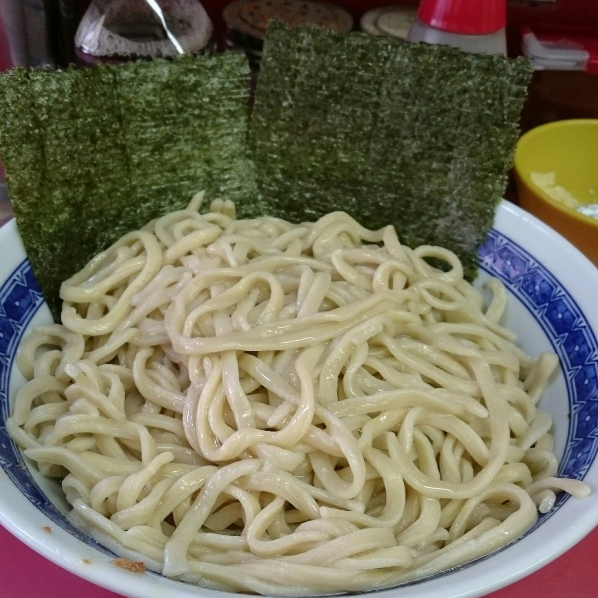 週末jiro ラーメン二郎桜台駅前店 油そば小 一年ぶりの油そば まず一口目はモッチリ麺をダイレクトにすすり その後タレと混ぜていただきました やっぱり旨い お好みで調味料を足そうと思いましたが 旨すぎてその前に無くなりました 次は何時 週末jiro ラーメン二郎桜台駅前店 油そば小 一年ぶりの油そば まず一口目はモッチリ麺をダイレクトにすすり その後タレと混ぜていただきました やっぱり旨い お好みで調味料を足そうと思いましたが 旨すぎてその前に無くなりました 次は何時
