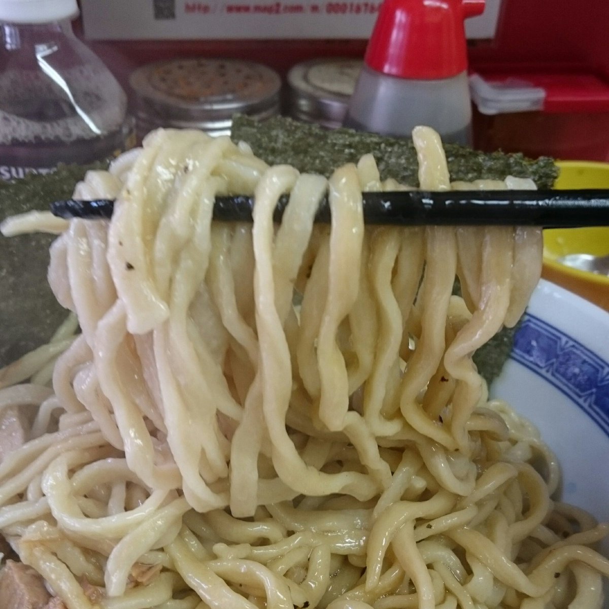 週末jiro ラーメン二郎桜台駅前店 油そば小 一年ぶりの油そば まず一口目はモッチリ麺をダイレクトにすすり その後タレと混ぜていただきました やっぱり旨い お好みで調味料を足そうと思いましたが 旨すぎてその前に無くなりました 次は何時 週末jiro ラーメン二郎桜台駅前店 油そば小 一年ぶりの油そば まず一口目はモッチリ麺をダイレクトにすすり その後タレと混ぜていただきました やっぱり旨い お好みで調味料を足そうと思いましたが 旨すぎてその前に無くなりました 次は何時