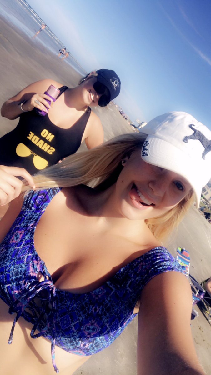 arogers00's tweet photo. The biggest of happy birthdays to my absolute favorite person in this world!! You’re my rock and I have no idea what I would do without your crazy self. I can’t believe you’re so old now... come back to TX soon so we can party it up!!! I love you bunches sissy😘💕 https://t.co/P3NtNCWBKF