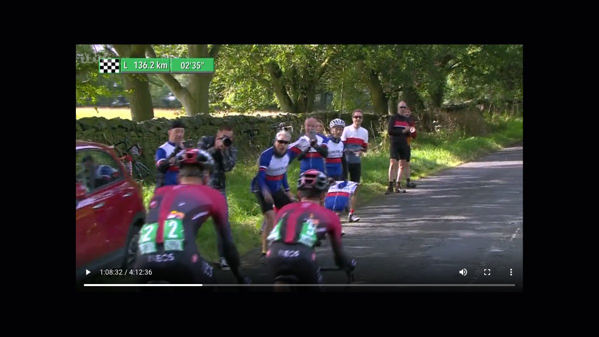 Spotted the <a href="/SunderlandCCC/">Sunderland Clarion</a> lads cheering on the riders <a href="/TourofBritain/">Lloyds Tour of Britain</a> yesterday... #topper #SCCC #TourofBritain2019