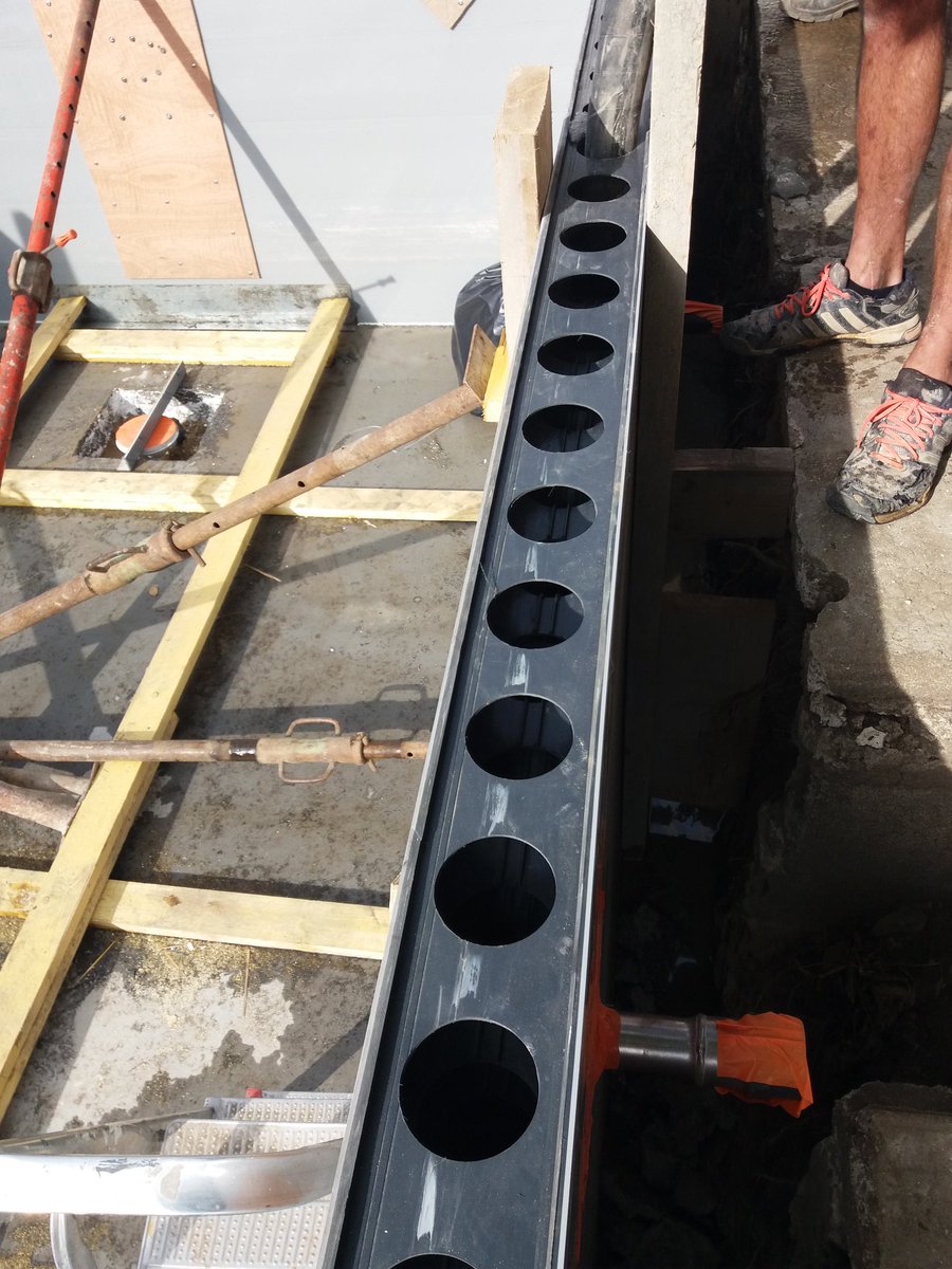 lboudaud_edycem's tweet photo. #beton Remplissage de blocs pour #piscine Collaboration @Edycem_Beton SCBM Les Herbiers,  SRP CONCEPT et EASY PISCINE. Bravo aux équipes. https://t.co/AL5p2EM4r6 https://t.co/uK3MIn7D3c