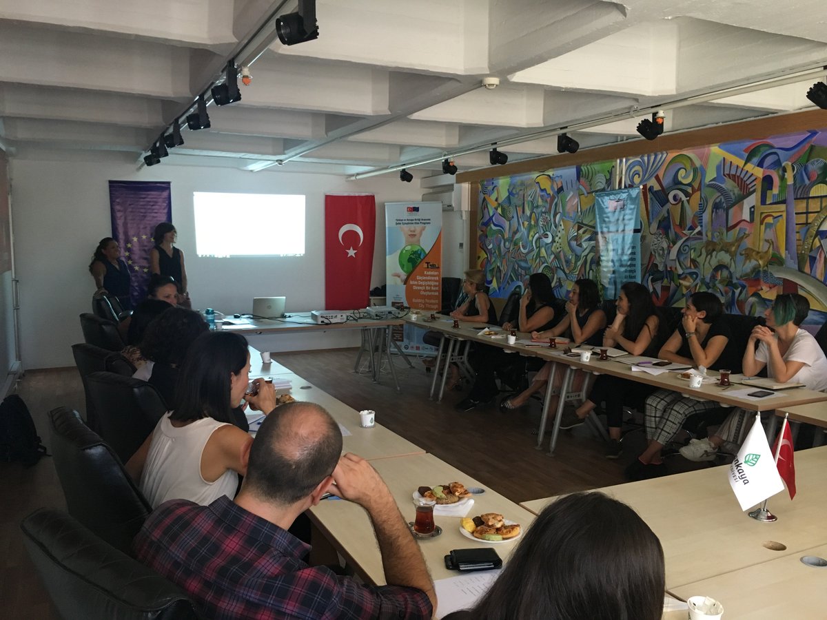 CankayaAB's tweet photo. 27 Ağustos'ta, Çankaya Belediyesi Çevre ve Koruma ve Kadın ve Aile Hizmetleri çalışan iş arkadaşlarımıza, proje uzmanımız @Gok_Y ve proje ortağımız @dkm_dogakoruma'nin değerli uzmanı Tuğba Can ile iklim değişikliği sürecinde mücadele ve uyum çalışmalarını anlattık. #towntwinning https://t.co/5POm2MK4HE
