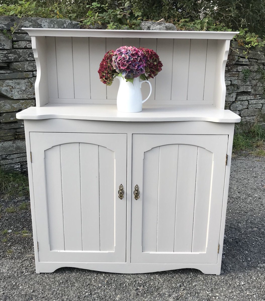 TisAnsum's tweet photo. Now available! #upcycledfurniture #paintedfurniture #relovedfurniture #pinesideboard #farrowandball #fsrroeandballelephantsbreath #countrychic #shabbychic #countrycottagestyle https://t.co/GHm0H1WFu8