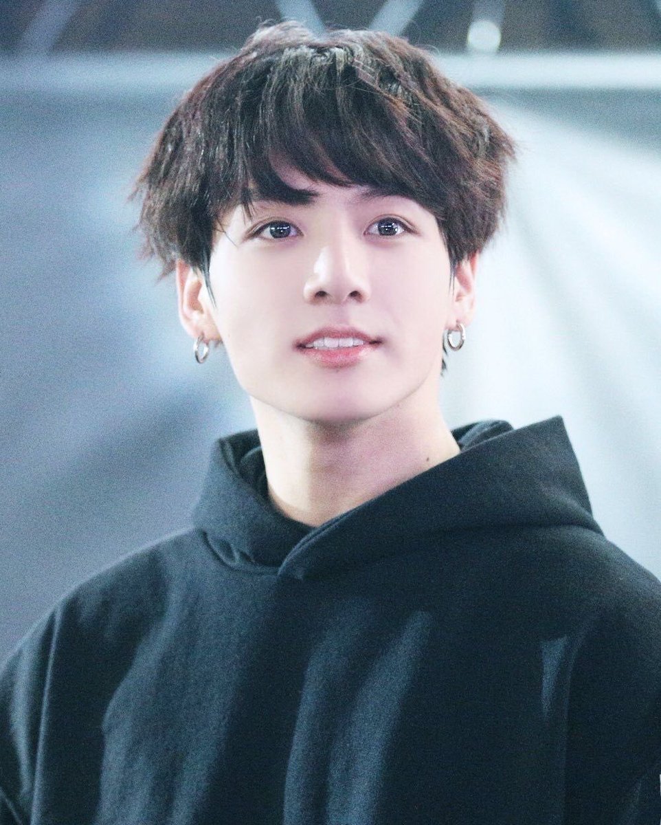 Jungkook departs for US; BTS' Golden Maknae's effortlessly cool look wows  ARMY