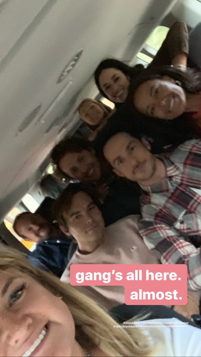 YinYangMaverick's tweet photo. #RoswellNM gang. All these Behind the Scenes pics/vids makes we want Season 2 to be here already!! @CWRoswellNM #MaxisMissing 👽 🛸 https://t.co/aowKowVxTV
