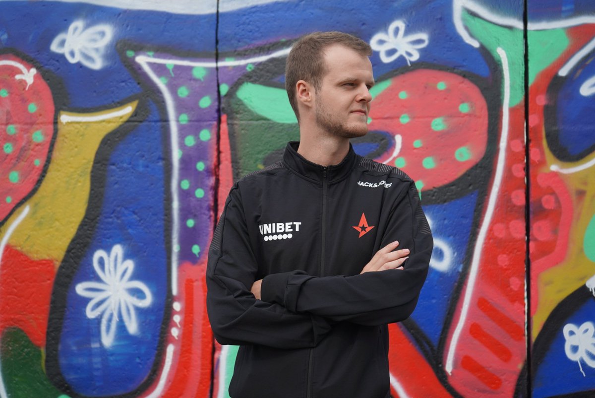 AstralisCS's tweet photo. HAPPY BIRTHDAY, @XYP9X β€οΈ
The Major champion, the record breaker and the one and only clutchminister turns 24 today. Send him your best wishes!
#ToTheCake π https://t.co/o25YPSAboH