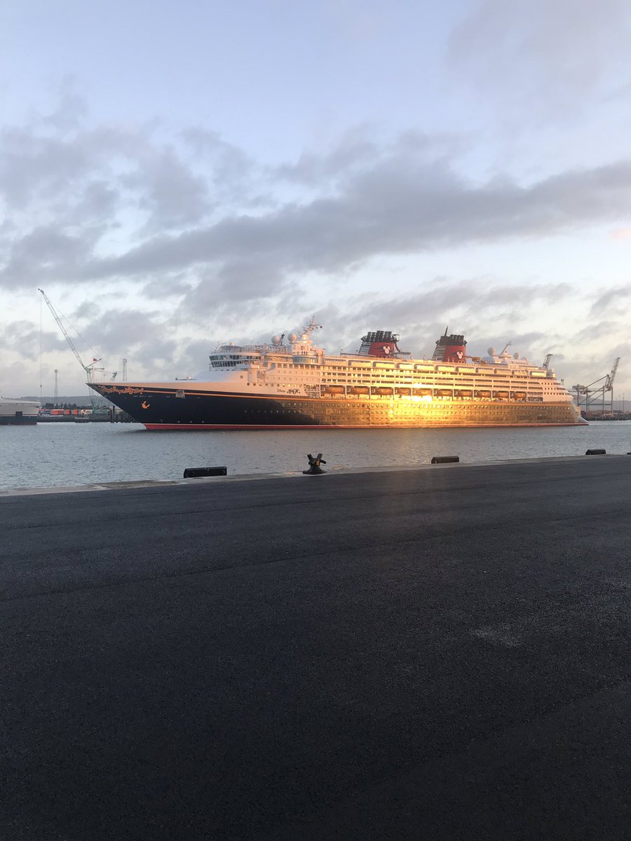 Disney Magic arriving in Belfast for her first call this morning. We hope the passengers and crew have an amazing day!